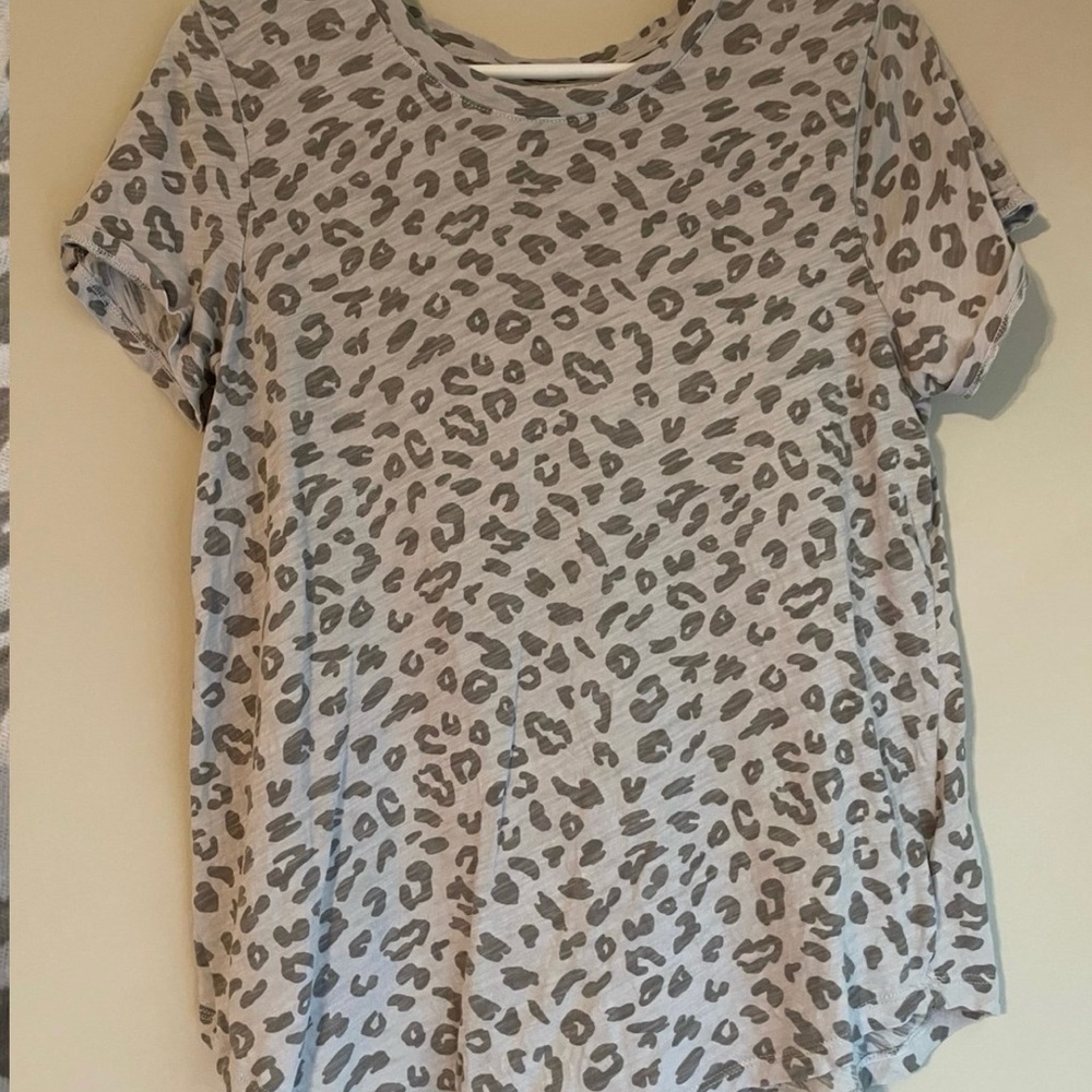 Old Navy Gray Animal Print Short Sleeve Top